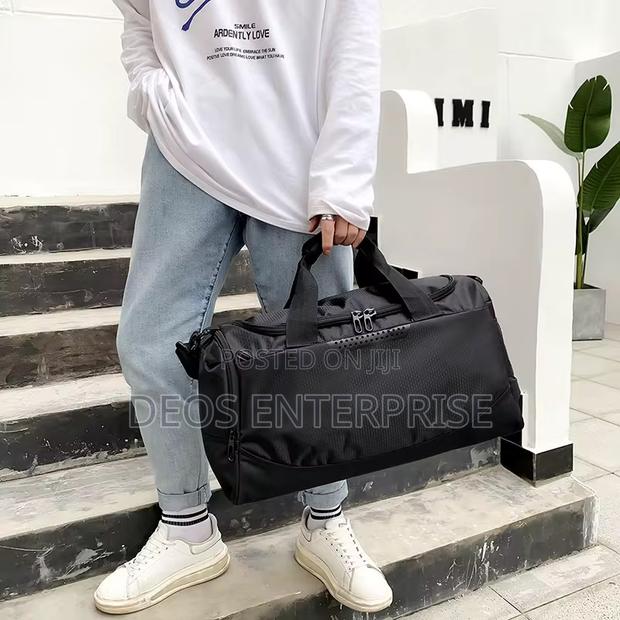 Waterproof Travel Duffel Weekend Workout Overnight Bag · Photo 1