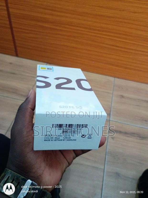 New Samsung Galaxy S20 FE 128 GB Black · Photo 1