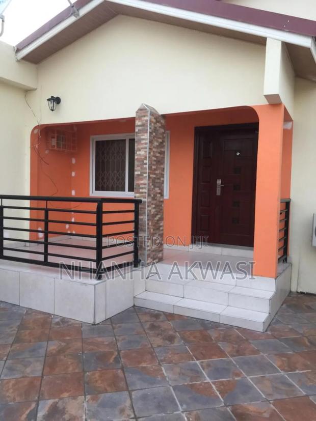 Furnished 2bdrm House in Community 20, Tema Metropolitan for rent · Photo 1