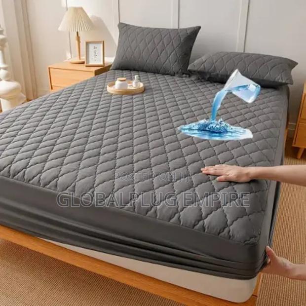 Durable Waterproof Mattress Protector Comfortable Washable · Photo 5