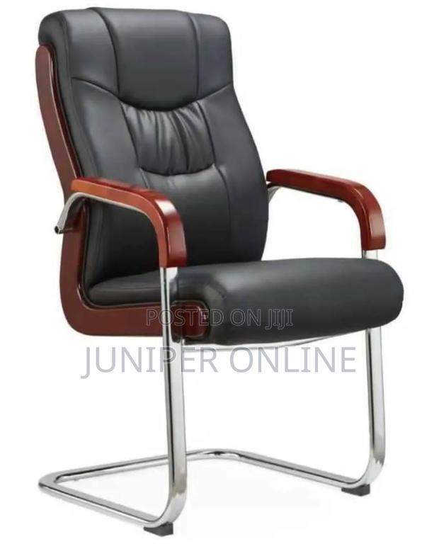 Pastor Chair Chin Crown · Photo 1
