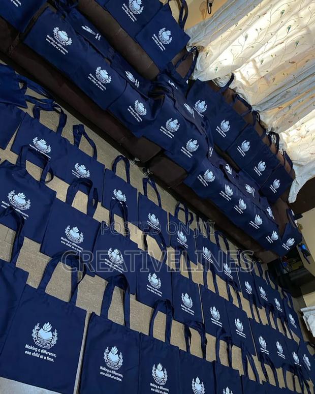One Color Tote Bags · Photo 2