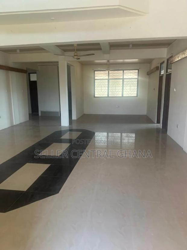 Spacious 2 Bedroom Executive Apartment · Photo 1