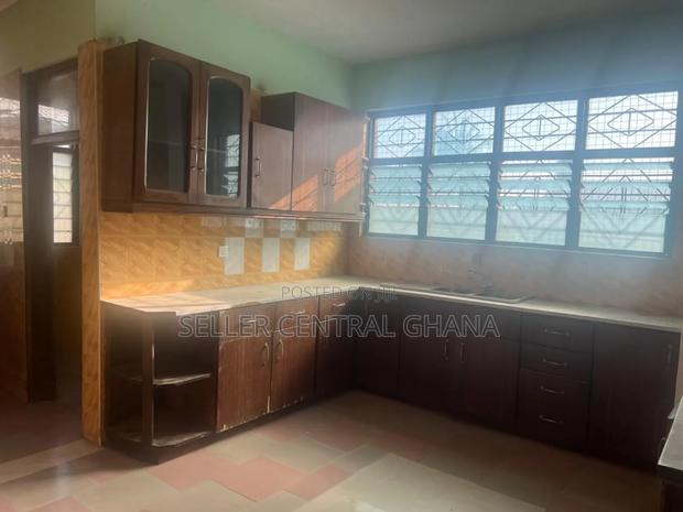 Spacious 2 Bedroom Executive Apartment · Photo 4
