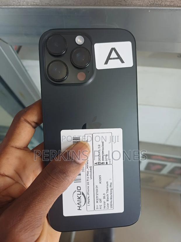 Apple iPhone 16 Pro Max 256 GB Black · Photo 1
