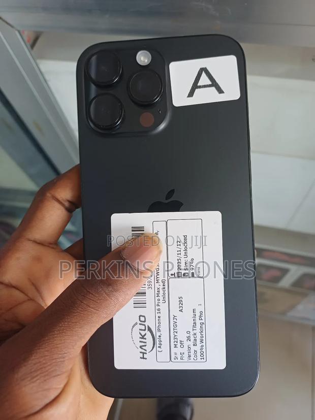 Apple iPhone 16 Pro Max 256 GB Black · Photo 2