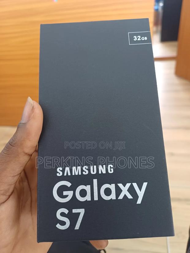 New Samsung Galaxy S7 32 GB Gold · Photo 1