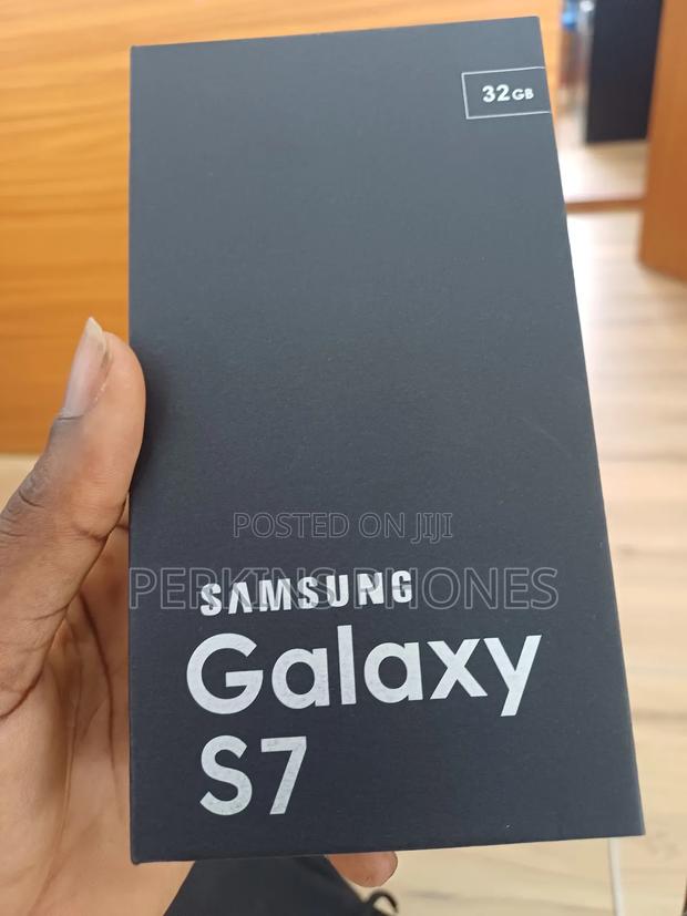 New Samsung Galaxy S7 32 GB Gold · Photo 2