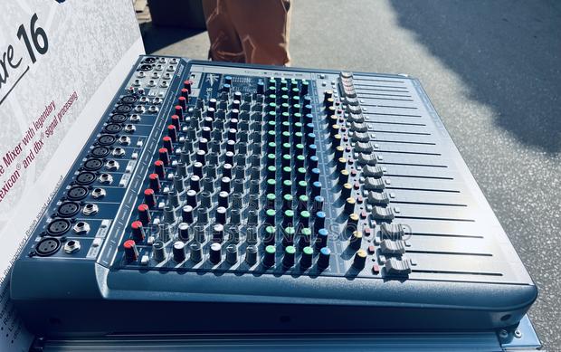Soundcraft Signature 16 Channel · Photo 2