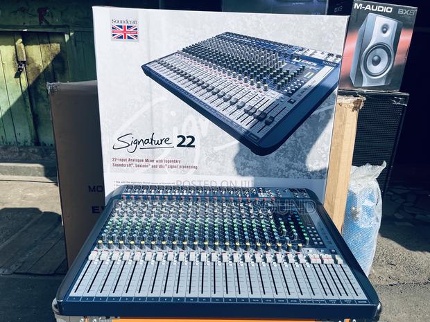 Soundcraft Signature 22 Channel · Photo 1
