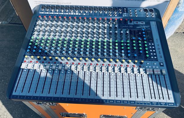 Soundcraft Signature 22 Channel · Photo 2