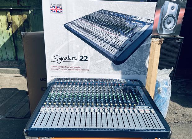 Soundcraft Signature 22 Channel · Photo 3