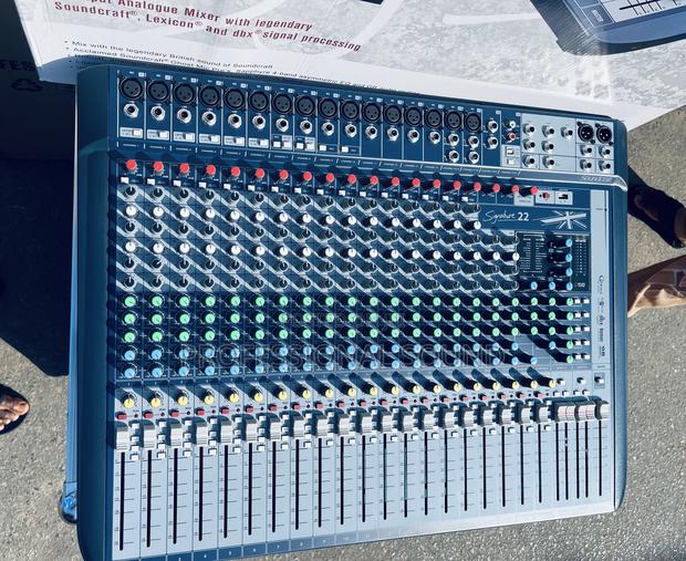 Soundcraft Signature 22 Channel · Photo 4