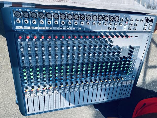 Soundcraft Signature 22 Channel · Photo 5