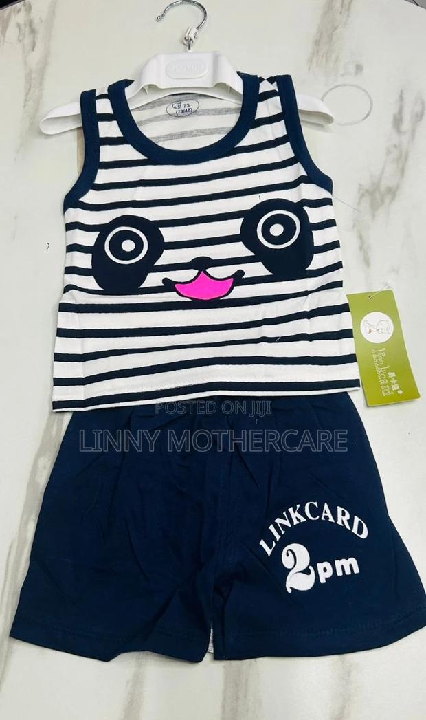 Sleeveless Top With Shorts · Photo 3