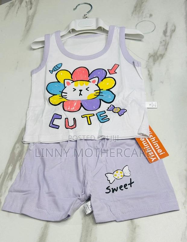 Sleeveless Top With Shorts · Photo 4