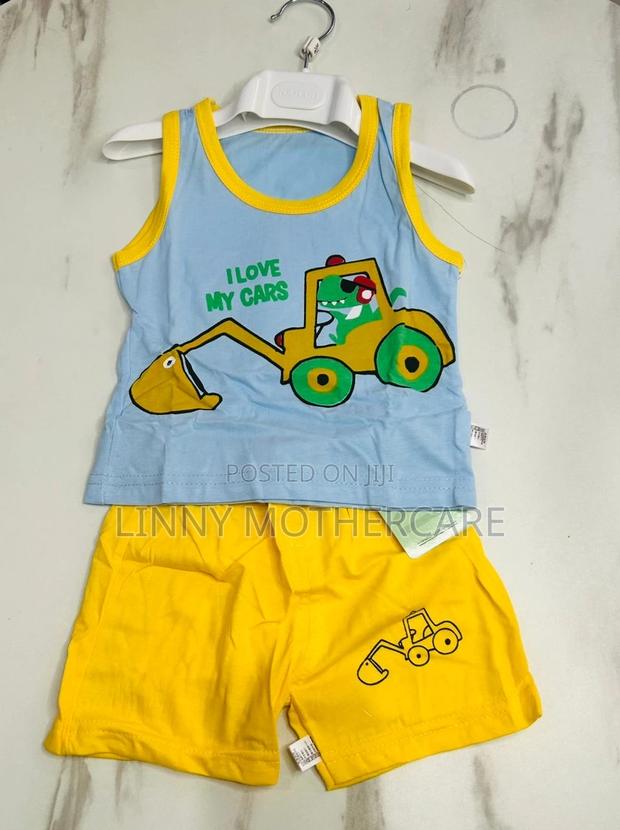 Sleeveless Top With Shorts · Photo 5