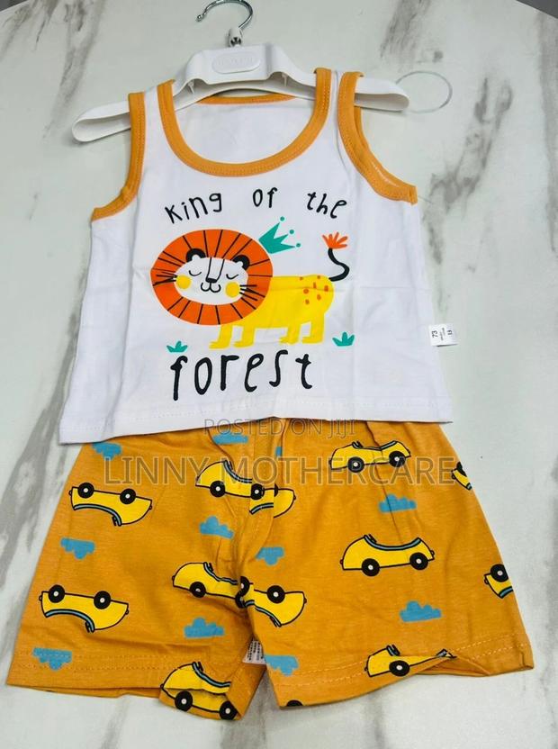 Sleeveless Top With Shorts · Photo 6