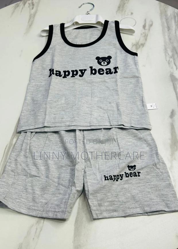 Sleeveless Top With Shorts · Photo 7