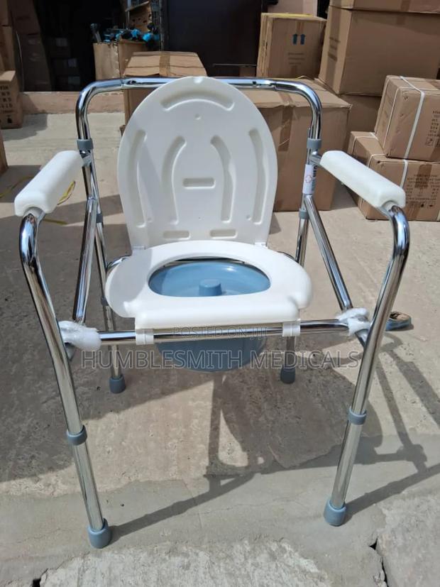 Commode Seat/Toilet Seat · Photo 1