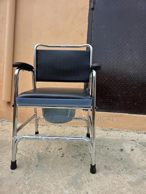 Commode Seat Without Wheels · Photo 1