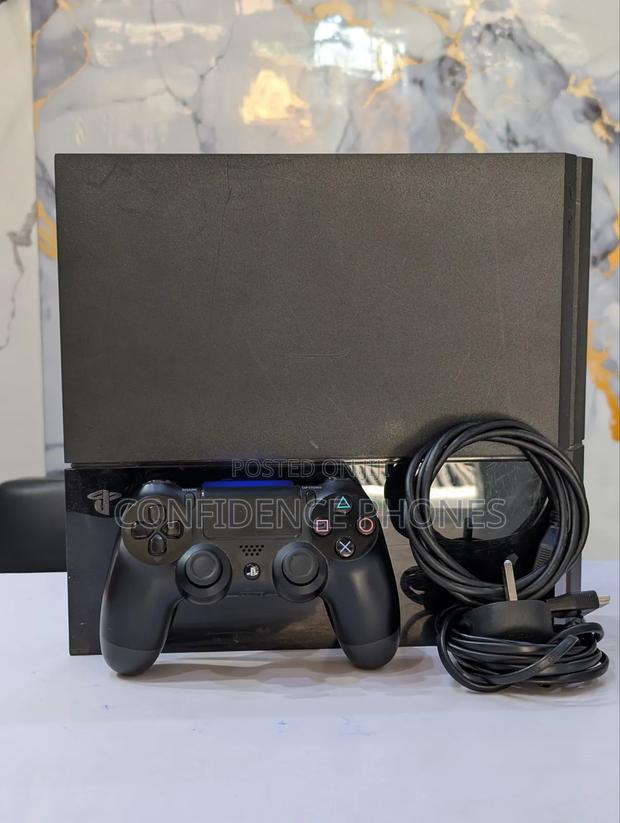 Ps4 Standard With Games · Photo 4