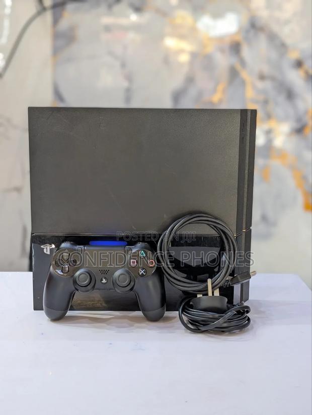 Ps4 Standard With Games · Photo 5