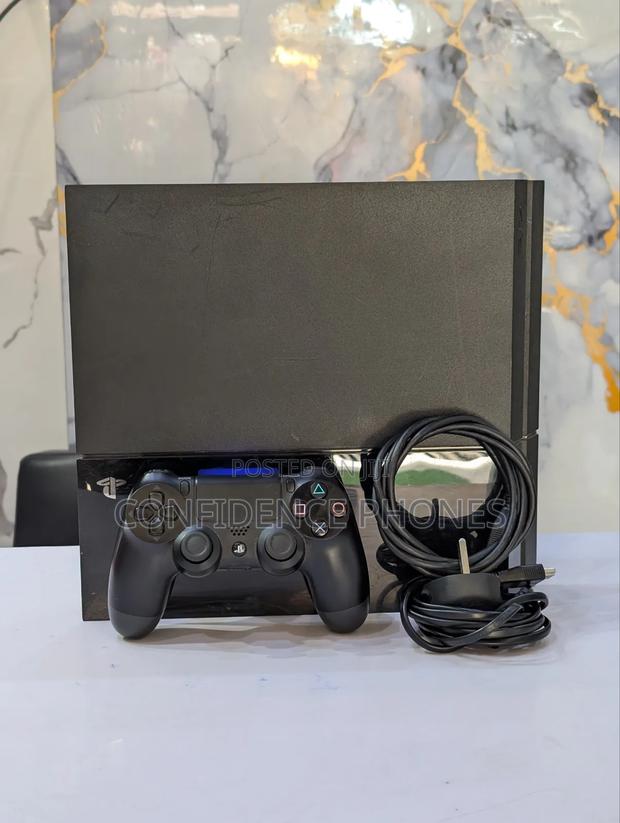 Ps4 Standard With Games · Photo 6