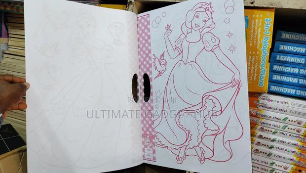 Handy Colouring Book With 100 Stickers · Photo 3