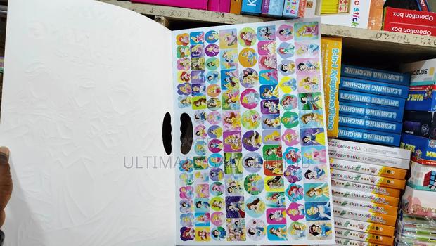 Handy Colouring Book With 100 Stickers · Photo 2