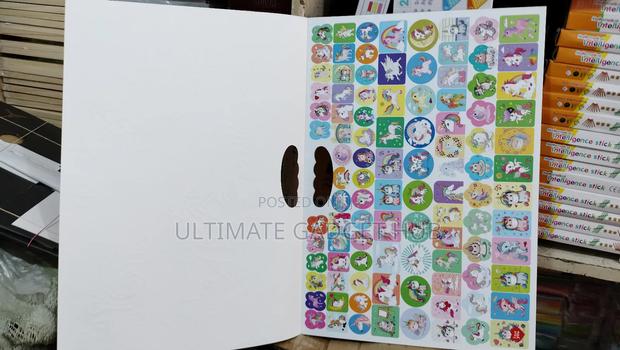 Handy Colouring Book With 100 Stickers · Photo 5