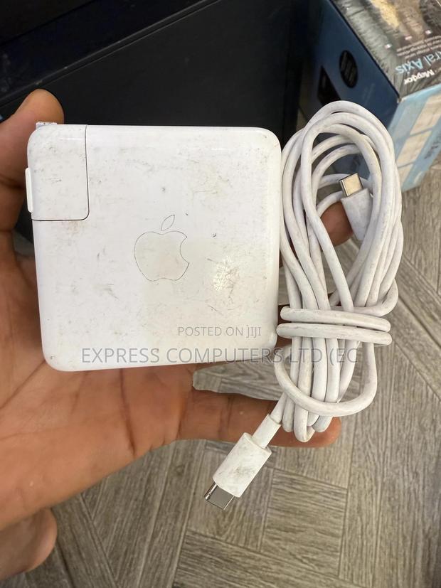 Mac Book Pro 96watt Usb C Original Charger Home Used Uk Original · Photo 3