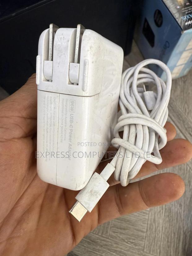 Mac Book Pro 96watt Usb C Original Charger Home Used Uk Original · Photo 4