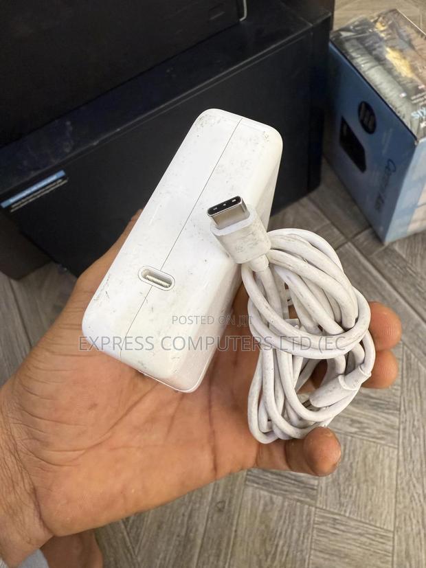 Mac Book Pro 96watt Usb C Original Charger Home Used Uk Original · Photo 5