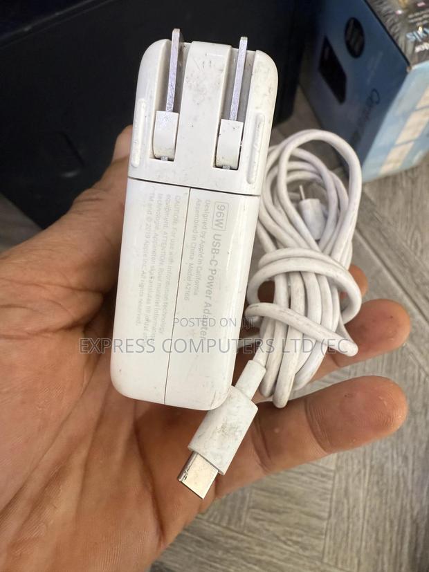 Mac Book Pro 96watt Usb C Original Charger Home Used Uk Original · Photo 6