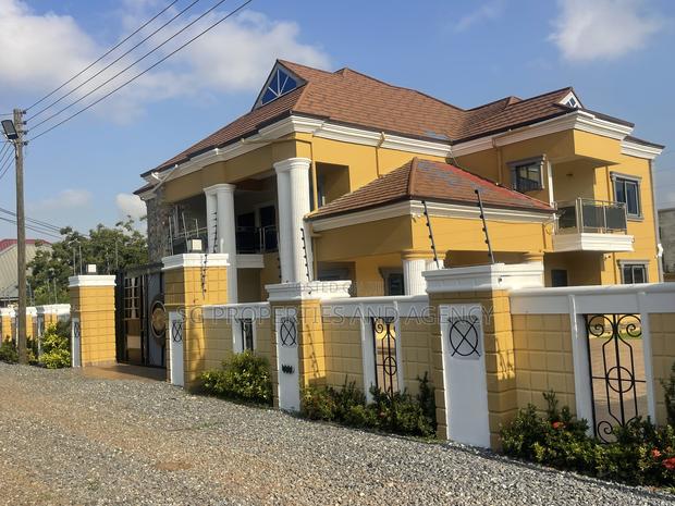 5bdrm Mansion in Lashibi, Sakumono for rent · Photo 6