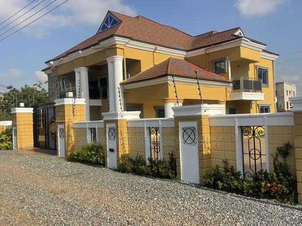 5bdrm Mansion in Lashibi, Sakumono for rent · Photo 1