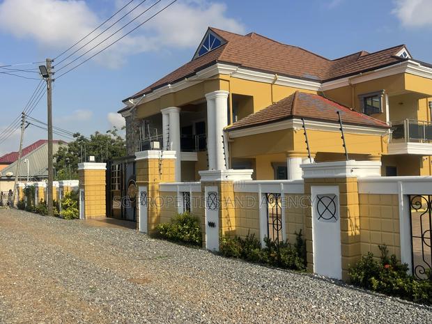 5bdrm Mansion in Lashibi, Sakumono for rent · Photo 7