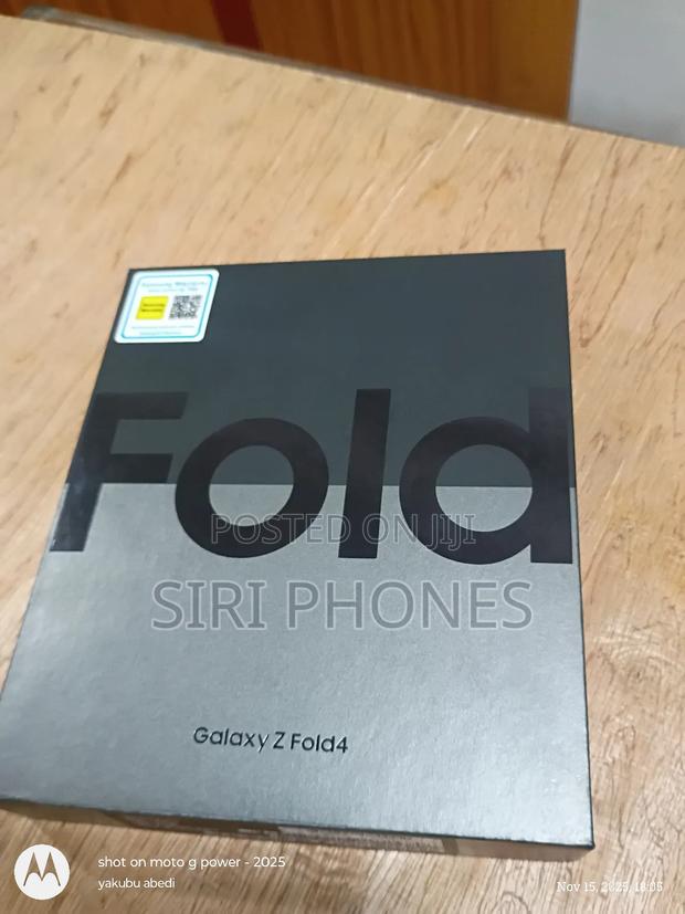 New Samsung Galaxy Z Fold4 256 GB Gray · Photo 1
