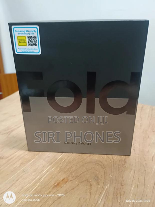 New Samsung Galaxy Z Fold4 256 GB Gray · Photo 2