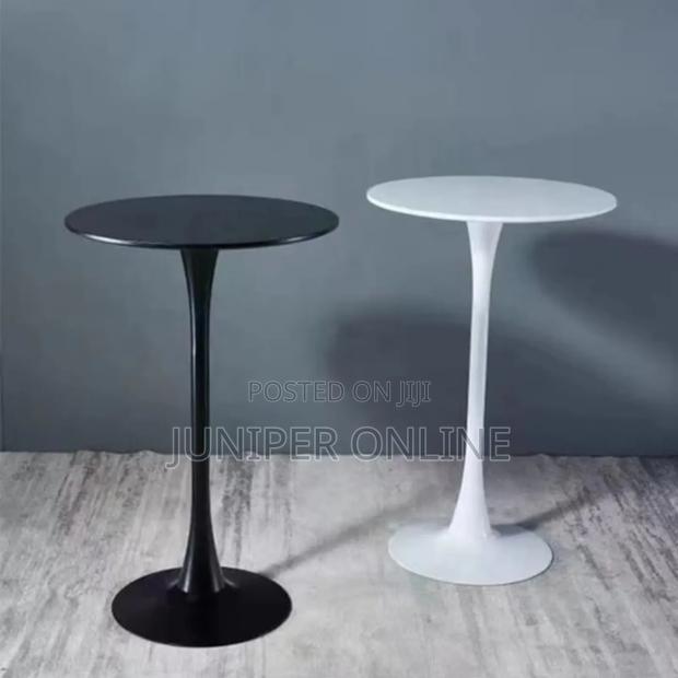 Cocktail Table Only Occupied · Photo 3