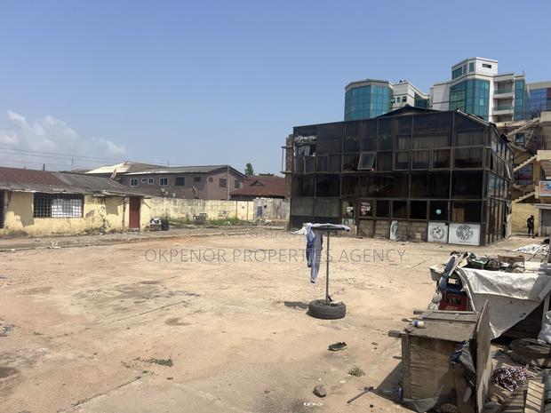 Roadside Land for Sale at Accra · Photo 5