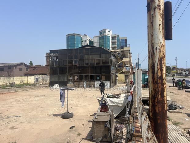 Roadside Land for Sale at Accra · Photo 4