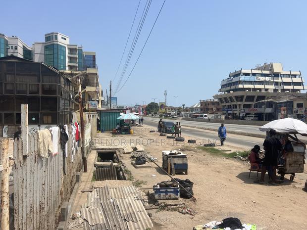 Roadside Land for Sale at Accra · Photo 6