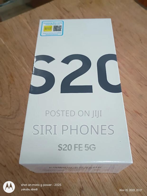 New Samsung Galaxy S20 FE 128 GB Black · Photo 3