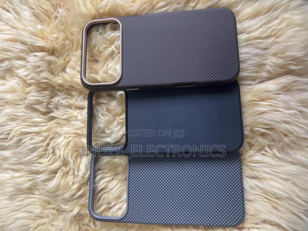 iPhone 17pro/17pro Max /18pro/18pro Max Carbon Fiber Protective Covers · Photo 6