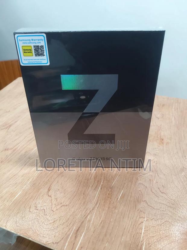 New Samsung Galaxy Z Fold 3 256 GB Black · Photo 2