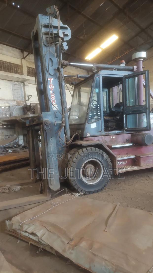 Taylor 15tons Forklift · Photo 3