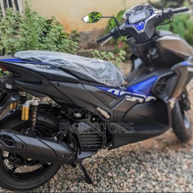New Yamaha 2025 Black · Photo 1