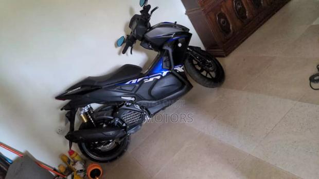 New Yamaha 2025 Black · Photo 2